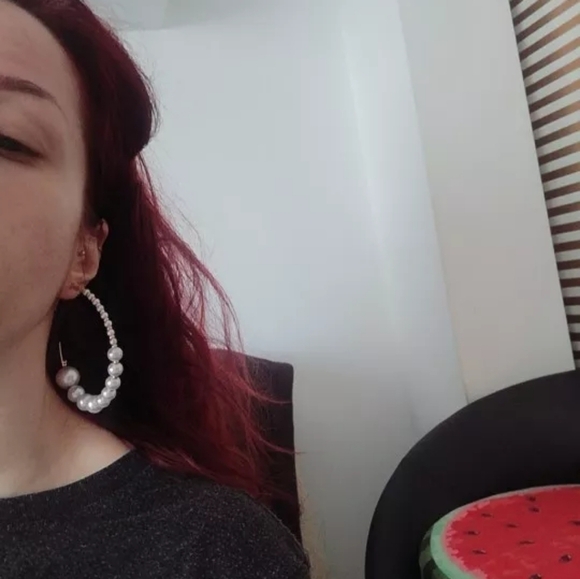 🍒 Pearl Studded Hoops - Picture 2 of 12